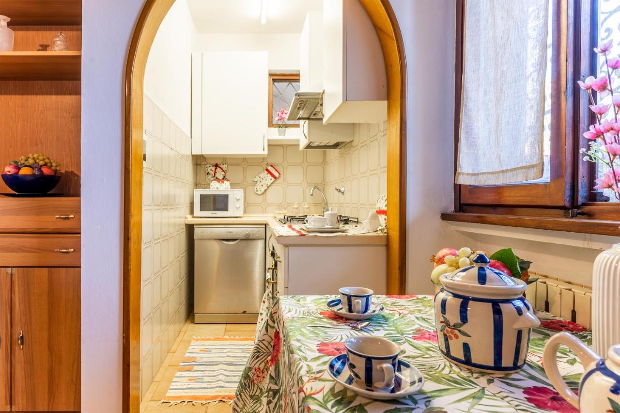La Casetta Di Silvia Mommio Esterno foto