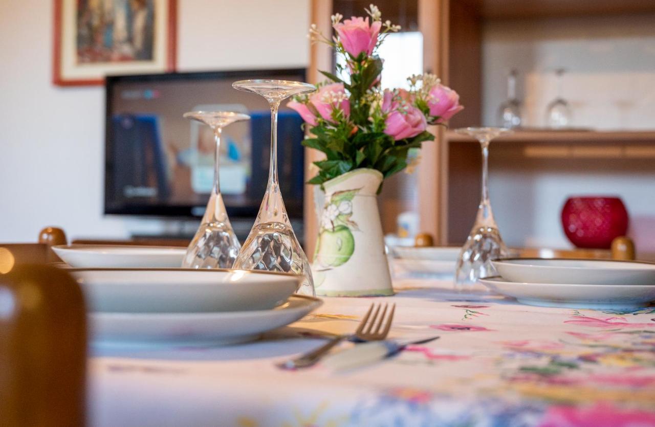 La Casetta Di Silvia Mommio Esterno foto